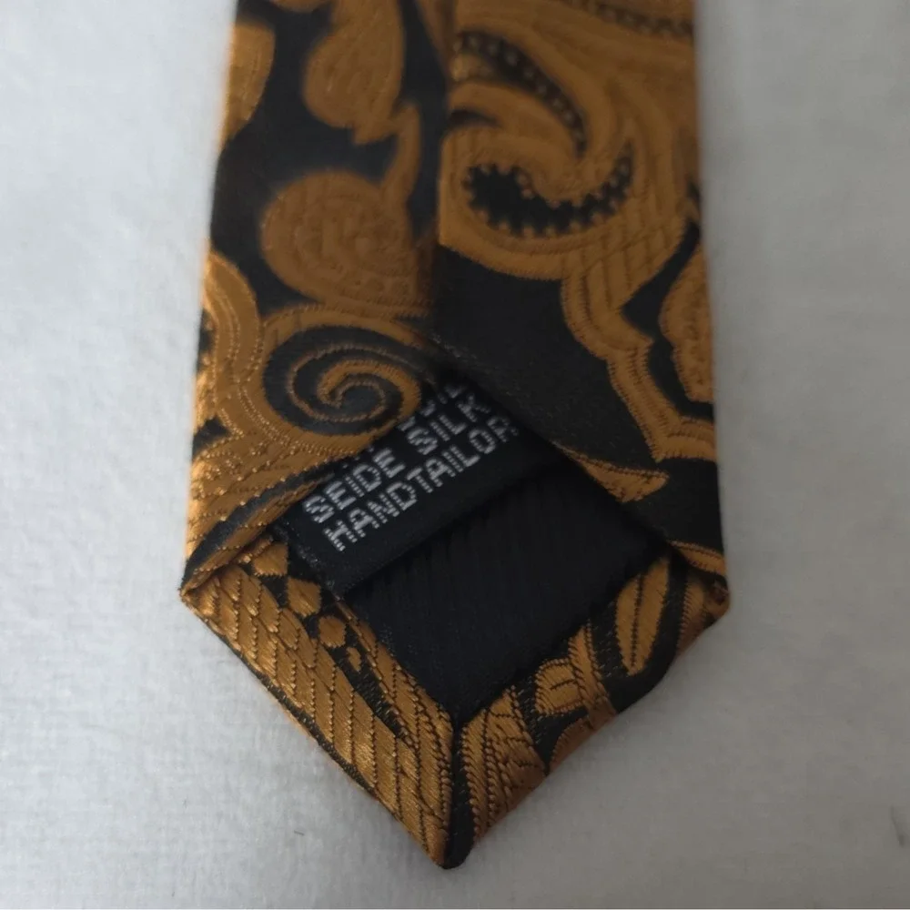 Barry.Wang Men's Gold & Black Paisley Woven 100% Silk Necktie Pointed Style